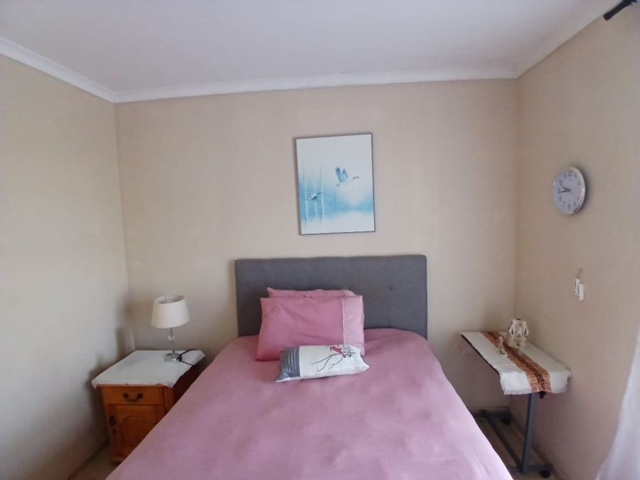 To Let 2 Bedroom Property for Rent in Guldenland Western Cape
